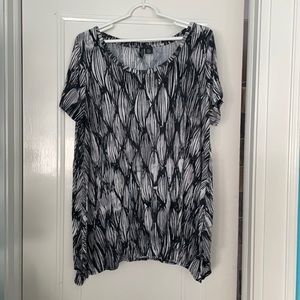 Cute black and white shirt sleeved shirt